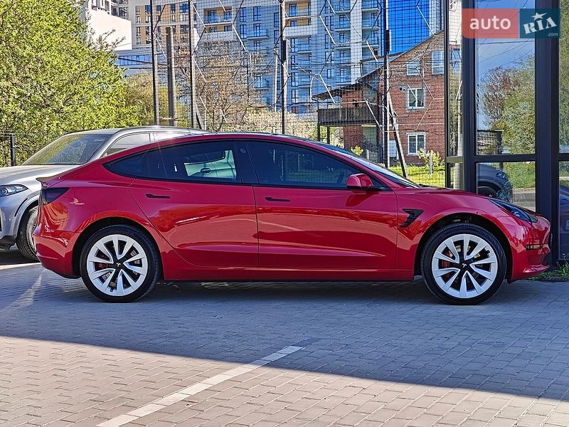 Седан Tesla Model 3 2022 в Львове