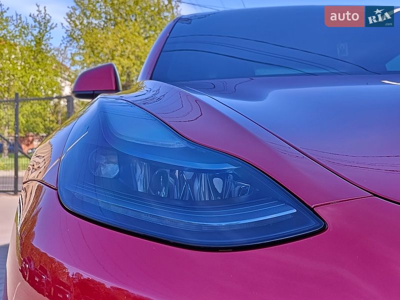 Седан Tesla Model 3 2022 в Львове
