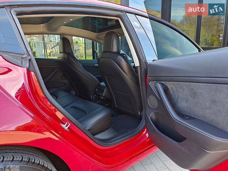 Седан Tesla Model 3 2022 в Львове