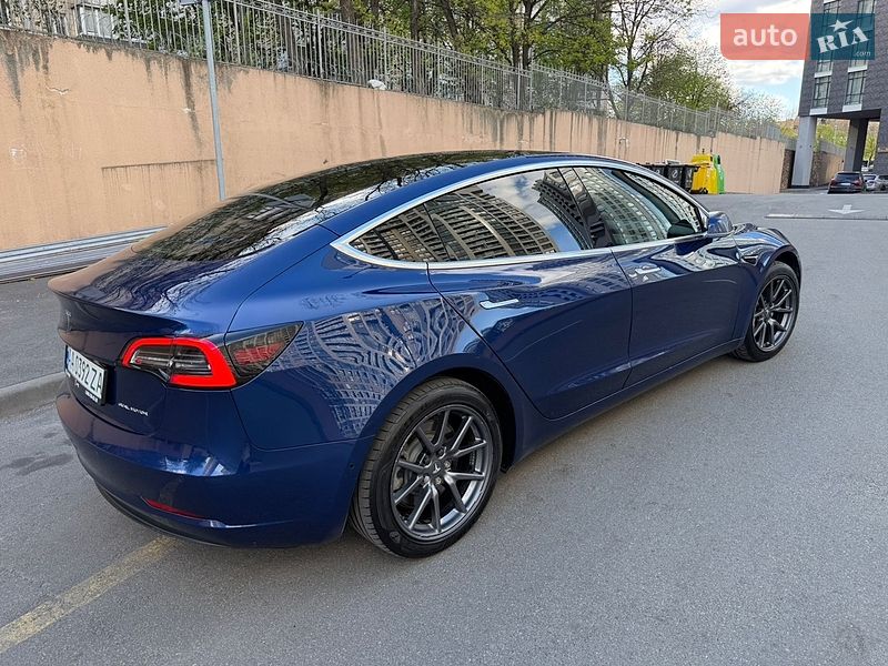 Седан Tesla Model 3 2019 в Киеве