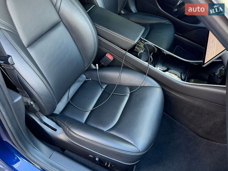 Седан Tesla Model 3 2019 в Киеве
