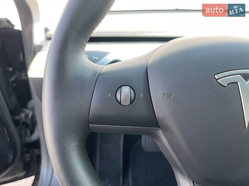 Седан Tesla Model 3 2021 в Киеве