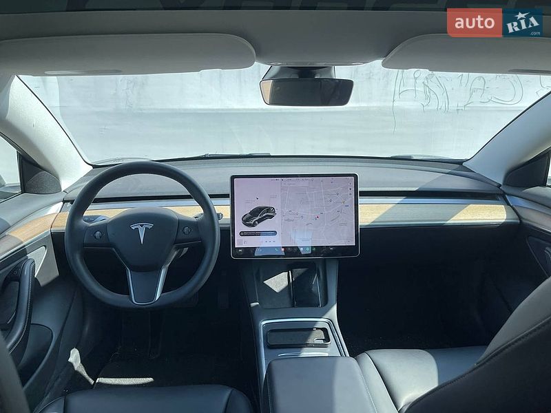Седан Tesla Model 3 2021 в Киеве
