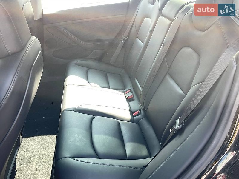 Седан Tesla Model 3 2021 в Киеве