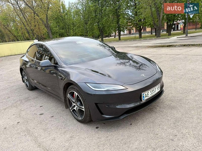 Седан Tesla Model 3 2024 в Дніпрі