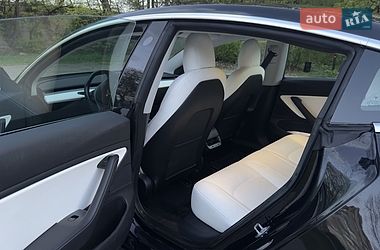 Седан Tesla Model 3 2019 в Львове