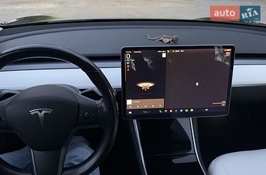 Седан Tesla Model 3 2019 в Львове