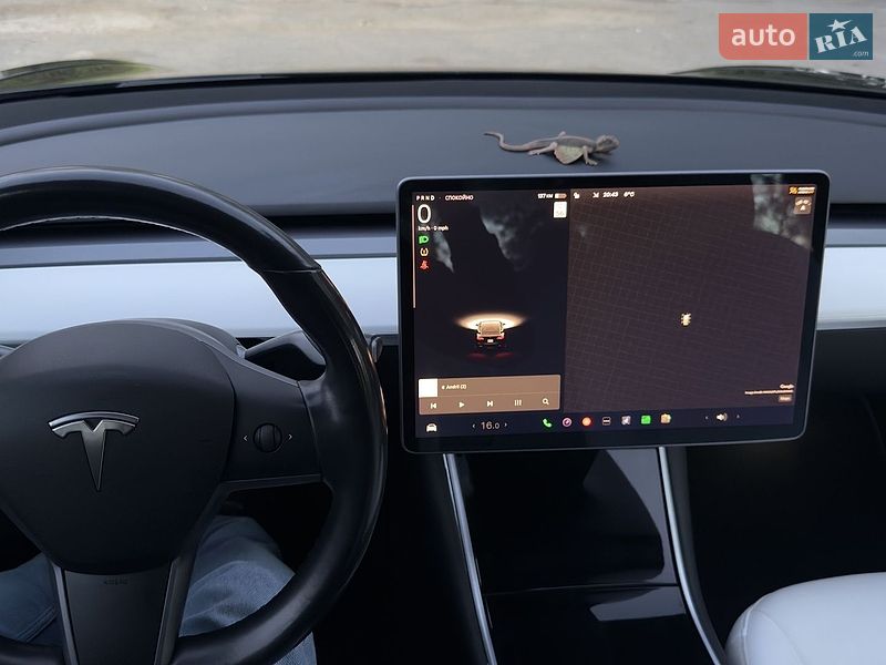 Седан Tesla Model 3 2019 в Львове