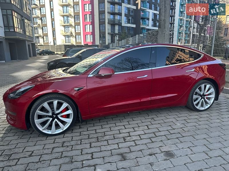 Седан Tesla Model 3 2018 в Ивано-Франковске
