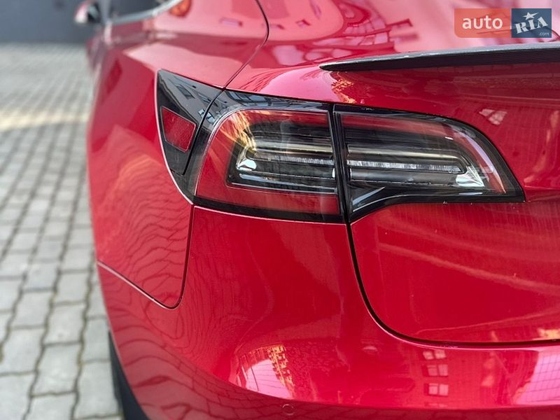 Седан Tesla Model 3 2018 в Ивано-Франковске