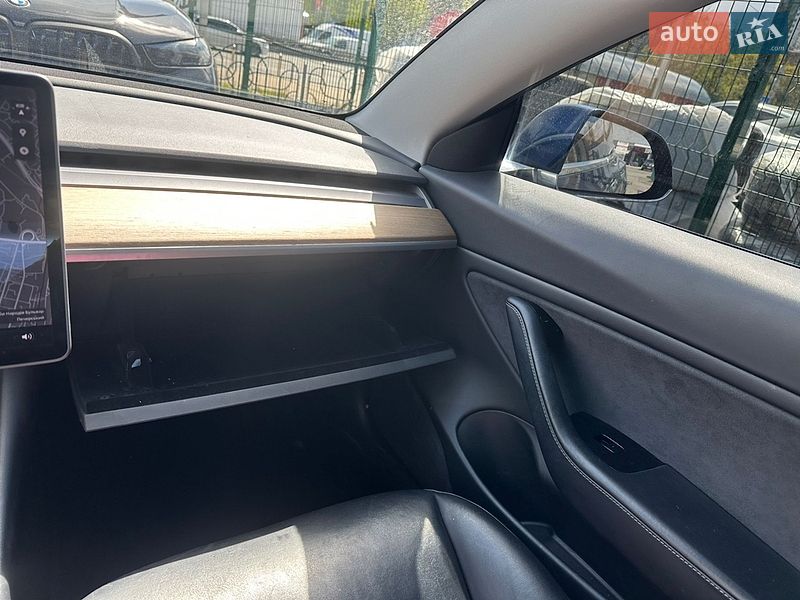 Седан Tesla Model 3 2020 в Киеве