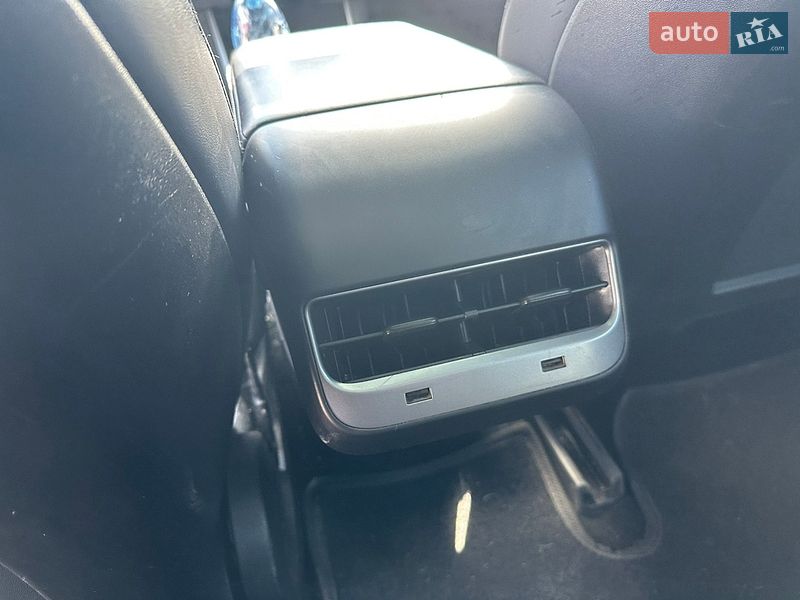 Седан Tesla Model 3 2020 в Киеве