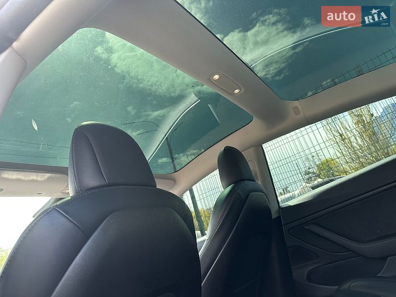 Седан Tesla Model 3 2020 в Киеве