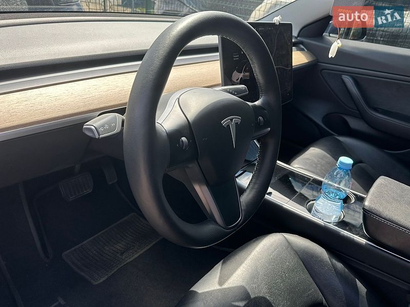 Седан Tesla Model 3 2020 в Киеве