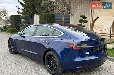 Седан Tesla Model 3 2018 в Львове