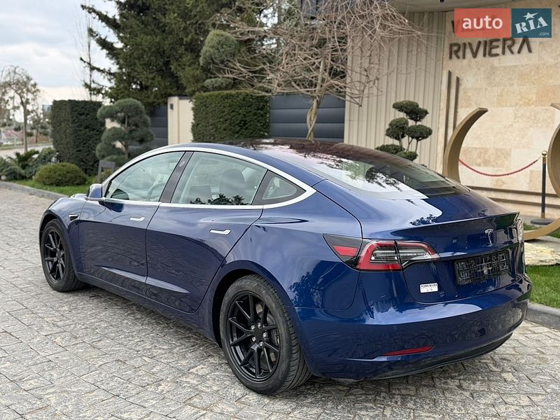 Седан Tesla Model 3 2018 в Львове
