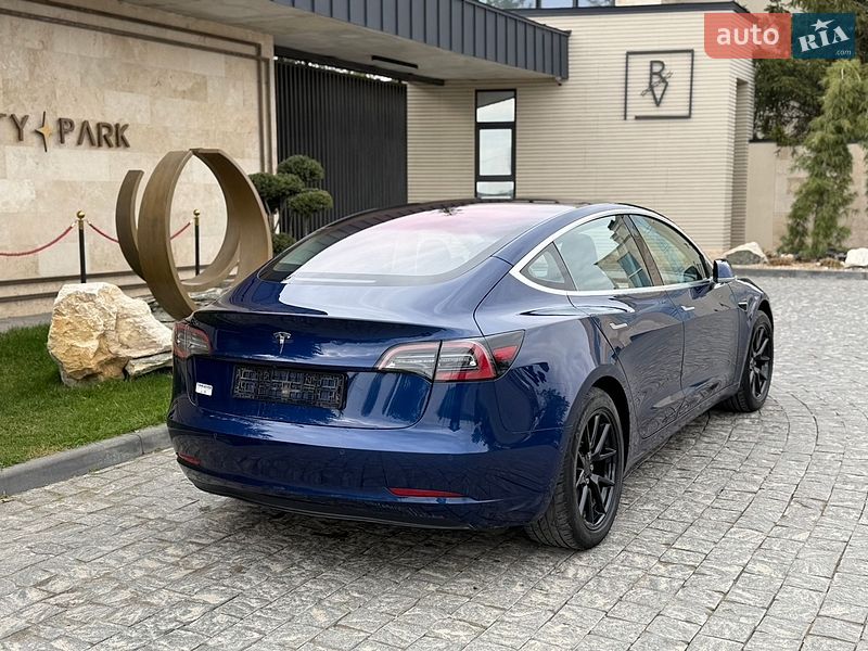 Седан Tesla Model 3 2018 в Львове