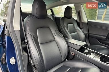 Седан Tesla Model 3 2018 в Львове