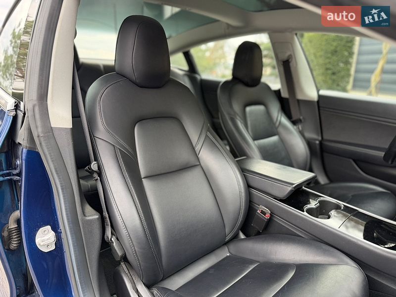 Седан Tesla Model 3 2018 в Львове