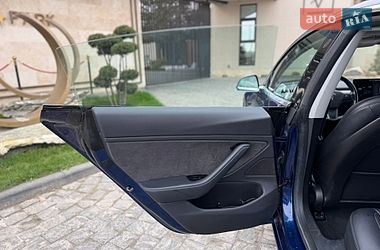 Седан Tesla Model 3 2018 в Львове