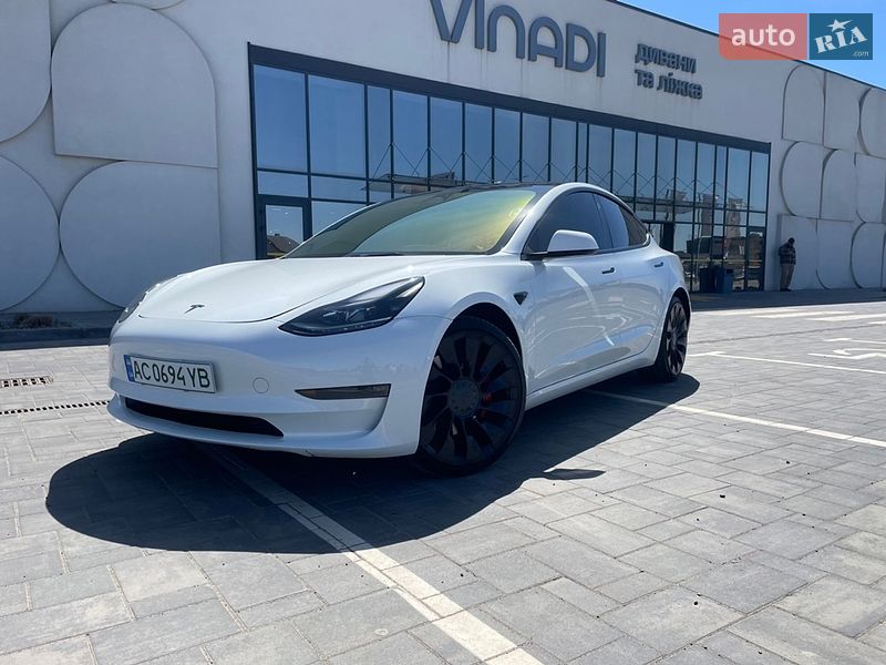 Седан Tesla Model 3 2023 в Луцке