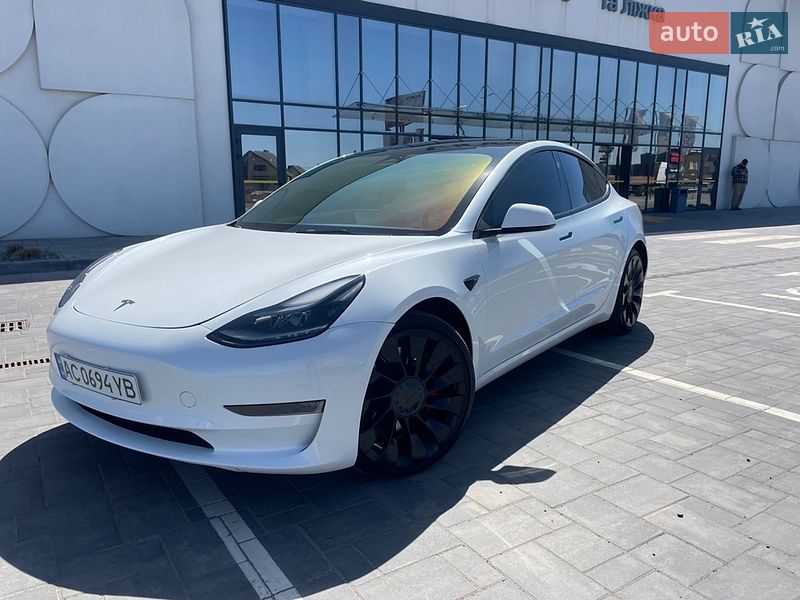 Седан Tesla Model 3 2023 в Луцке
