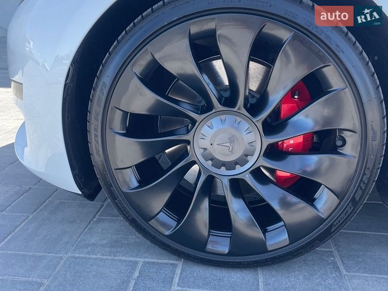 Седан Tesla Model 3 2023 в Луцке
