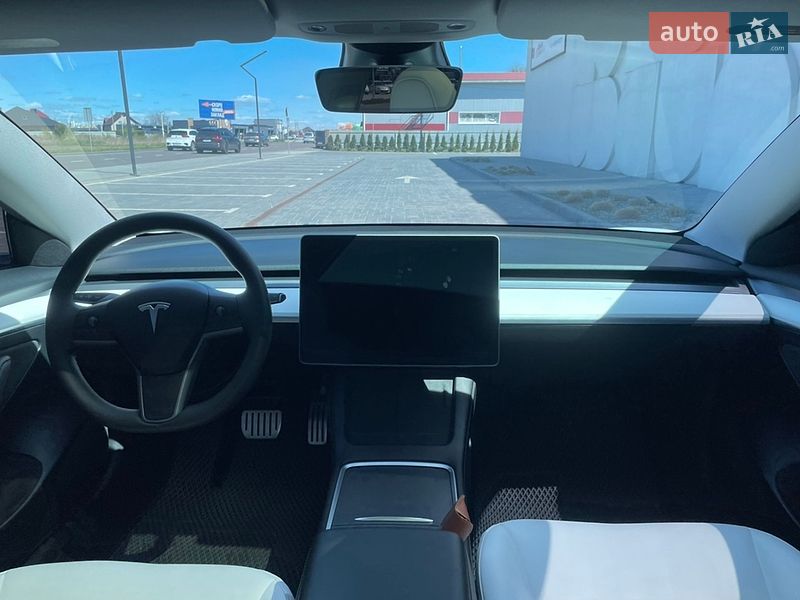 Седан Tesla Model 3 2023 в Луцке