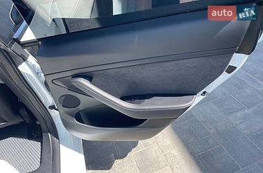 Седан Tesla Model 3 2023 в Луцке