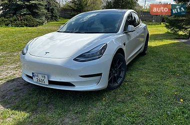 Седан Tesla Model 3 2020 в Кам'янському