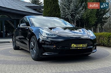Седан Tesla Model 3 2020 в Львове