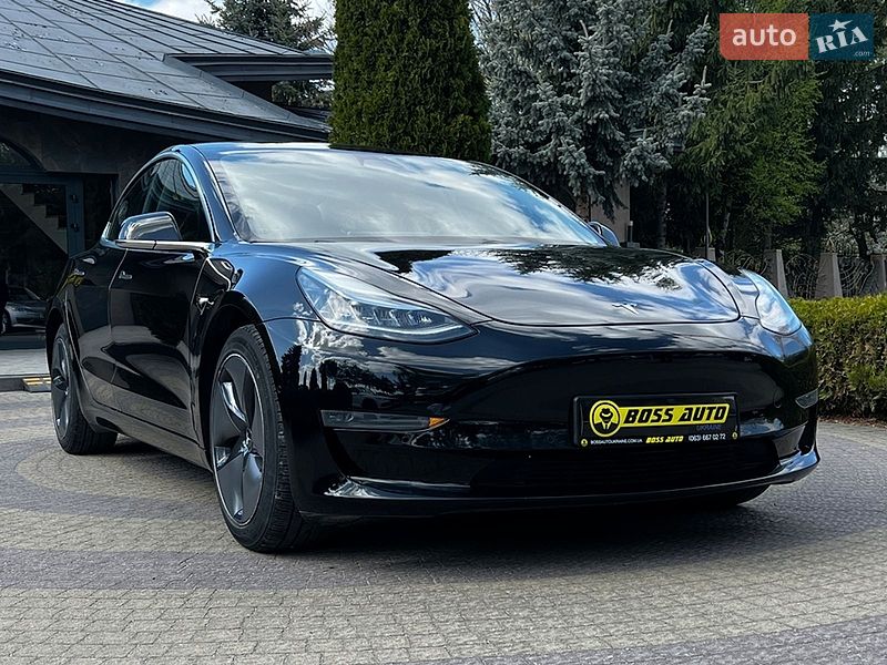 Седан Tesla Model 3 2020 в Львове