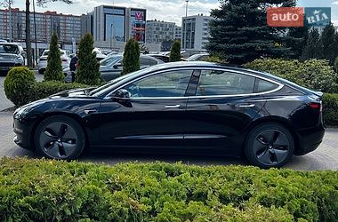 Седан Tesla Model 3 2020 в Львове
