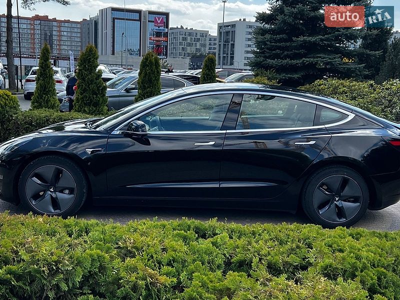 Седан Tesla Model 3 2020 в Львове