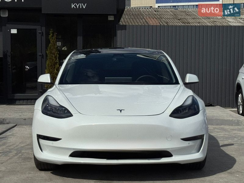 Седан Tesla Model 3 2022 в Киеве