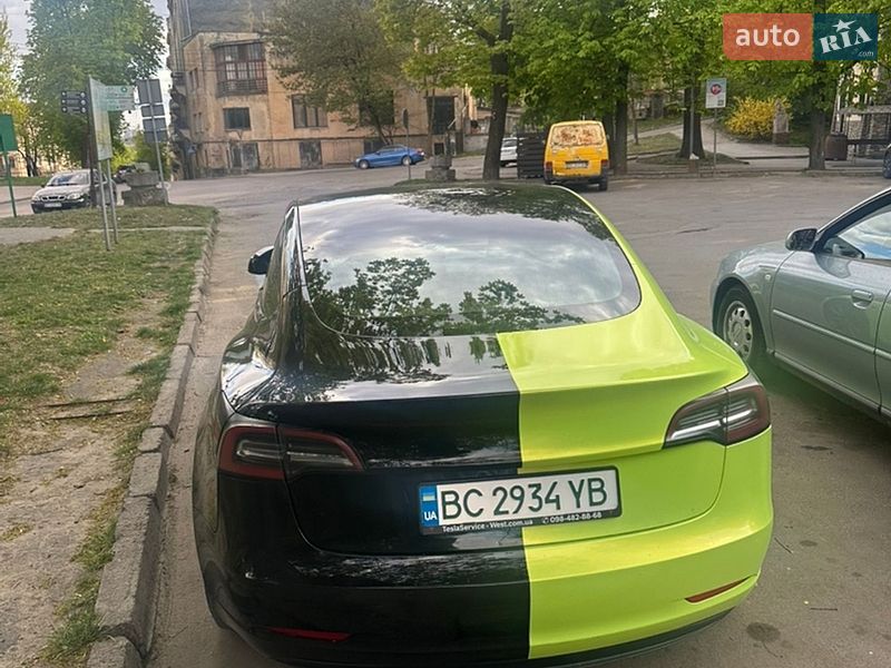 Седан Tesla Model 3 2019 в Львове