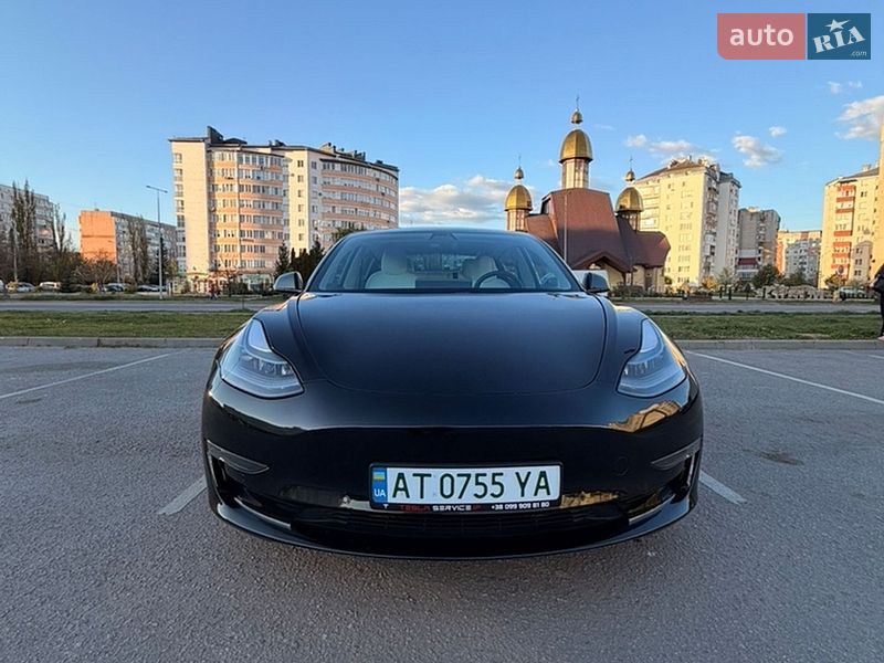 Седан Tesla Model 3 2022 в Ивано-Франковске