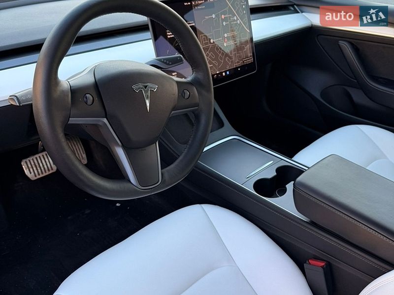 Седан Tesla Model 3 2022 в Ивано-Франковске