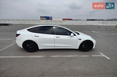 Седан Tesla Model 3 2021 в Львове