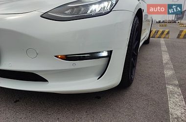 Седан Tesla Model 3 2021 в Львове