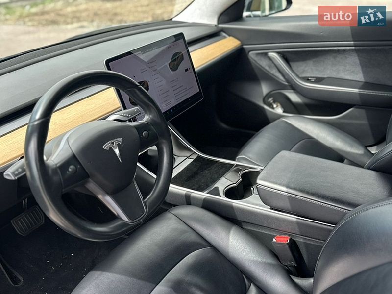 Седан Tesla Model 3 2017 в Львове