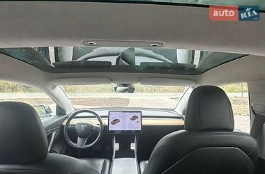 Седан Tesla Model 3 2017 в Львове