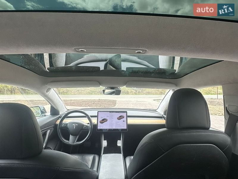 Седан Tesla Model 3 2017 в Львове