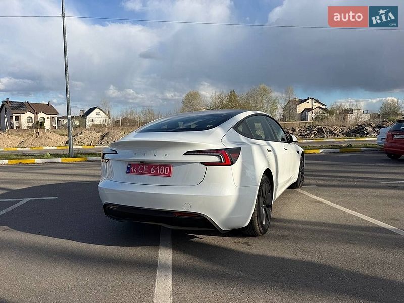 Седан Tesla Model 3 2025 в Киеве