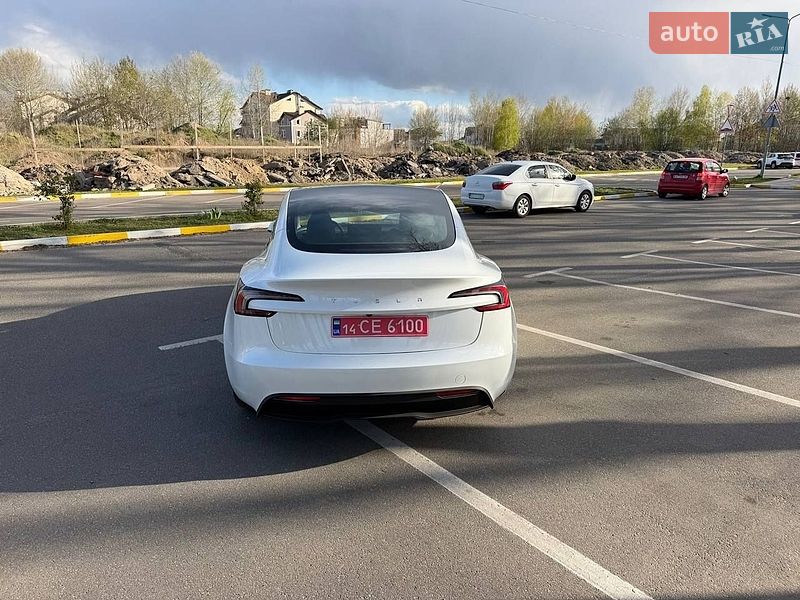 Седан Tesla Model 3 2025 в Киеве