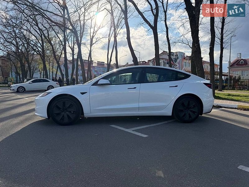 Седан Tesla Model 3 2025 в Киеве