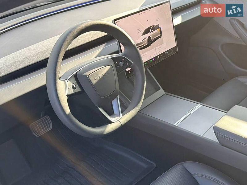 Седан Tesla Model 3 2025 в Киеве