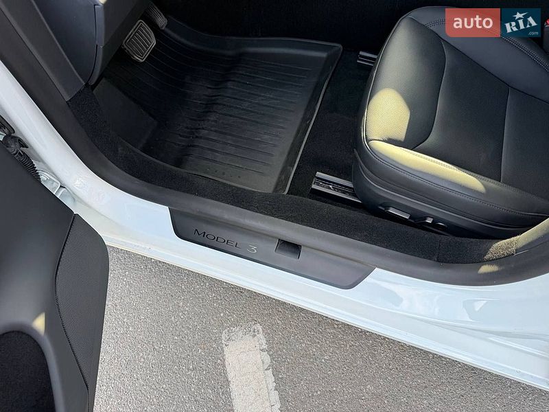 Седан Tesla Model 3 2025 в Киеве