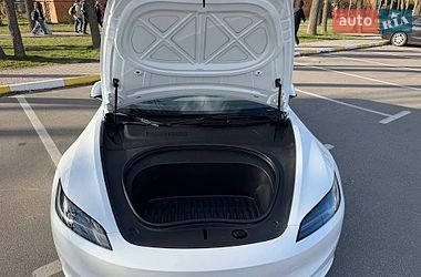 Седан Tesla Model 3 2025 в Киеве