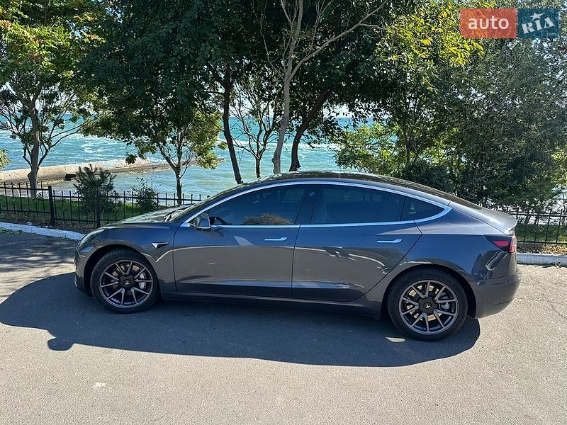 Седан Tesla Model 3 2019 в Одесі